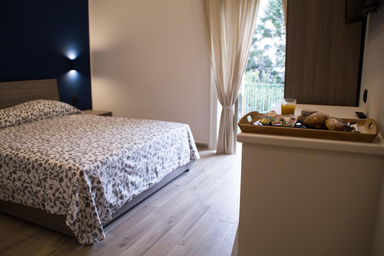 Interno 10 Cavour Bed & Breakfast เนเปิลส์ ภายนอก รูปภาพ