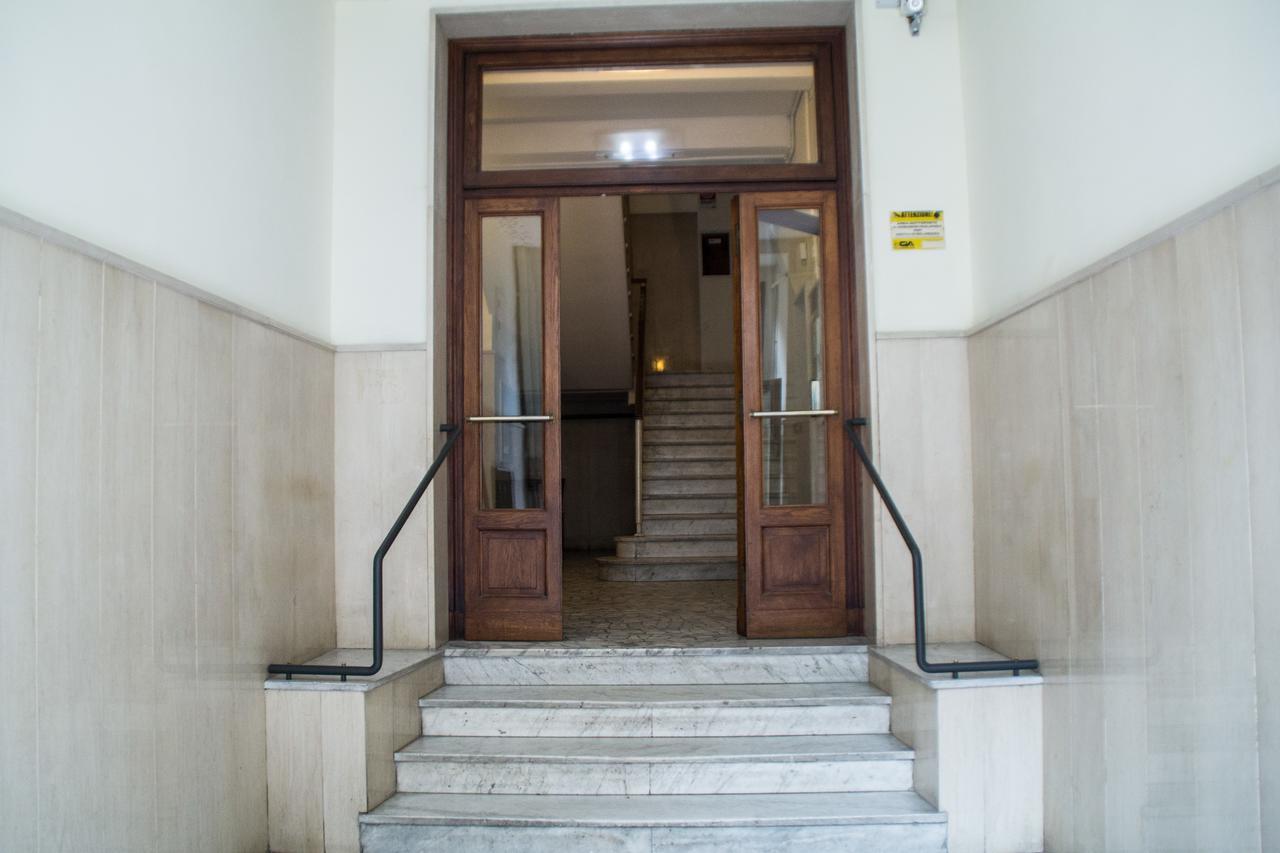 Interno 10 Cavour Bed & Breakfast เนเปิลส์ ภายนอก รูปภาพ