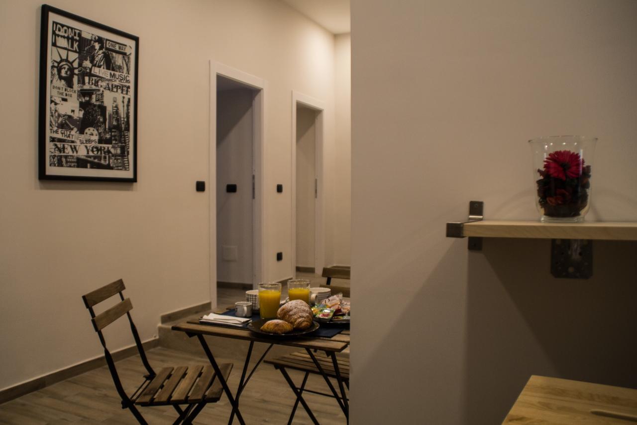 Interno 10 Cavour Bed & Breakfast เนเปิลส์ ภายนอก รูปภาพ
