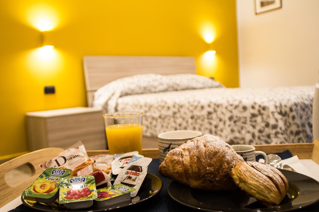 Interno 10 Cavour Bed & Breakfast เนเปิลส์ ภายนอก รูปภาพ