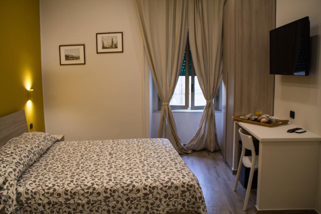 Interno 10 Cavour Bed & Breakfast เนเปิลส์ ภายนอก รูปภาพ